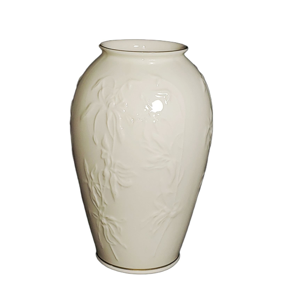 Elegant VTG Lenox Iris Floral Vase in Ivory and Gold for Home Interior Decor - Picture 3 of 7